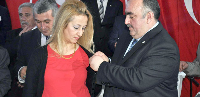 746 KİŞİYE ROZET TAKTILDI