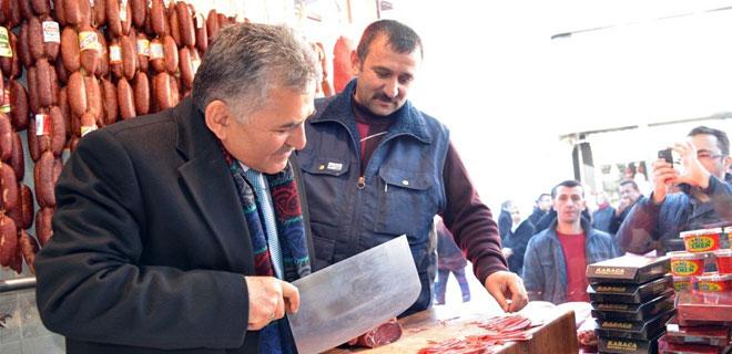 KAPALI ÇARŞI ESNAFININ GÖNLÜNÜ ALDI