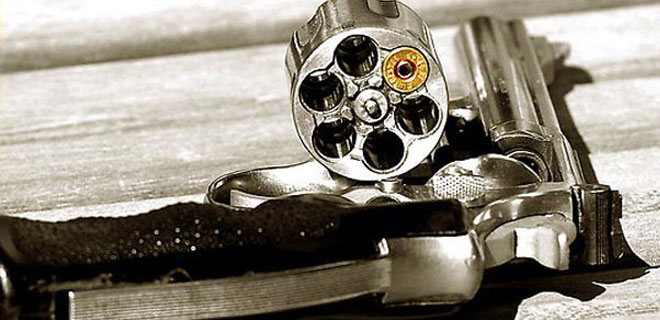 RUS RULETİYLE CANINDAN OLDU