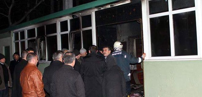 DEVELİ`DEKİ SANAYİ CAMİİ YANDI