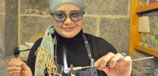 İNTERNETTEN ARAŞTIRDI, CAM USTASI OLDU