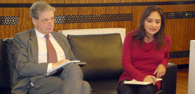 TE ECONOMİST  AVRUPA EDİTÖRÜ  PEET