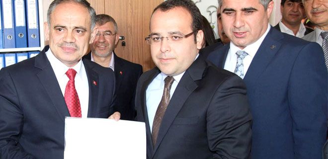 ESAT ÖZTÜRK MAZBATASINI ALARAK GÖREVE BAŞLADI