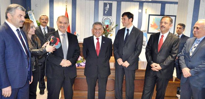 KOCASİNAN BELEDİYESİNDE DEVİR TESLİM TÖRENİ