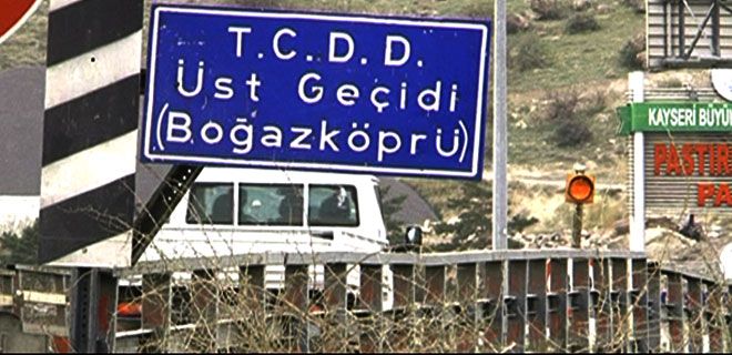 BOĞAZ KÖPRÜSÜ  ALTI  AY KAPALI 