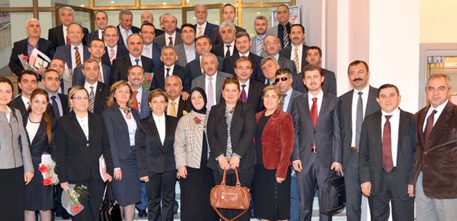 İLK TOPLANTISINDA ÇOCUKLAR GİBİ ŞENDİ