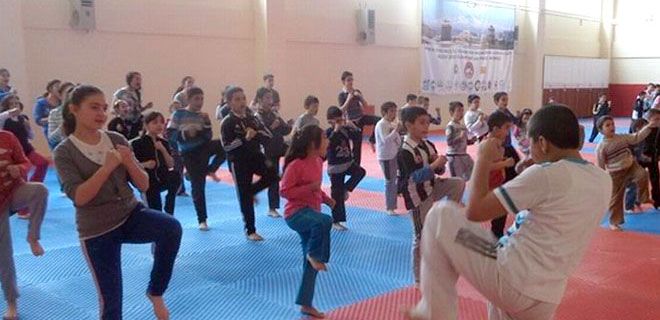 BİN 30  ÖĞRENCİYE  SPOR EĞİTİMİ  VERİLDİ