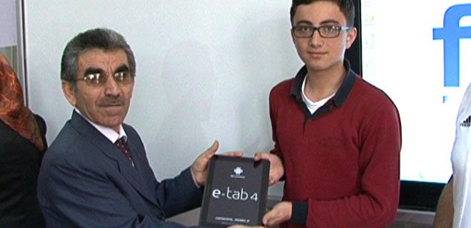 GENÇ YÜREKLER  TABLETLERİNE KAVUŞUYOR