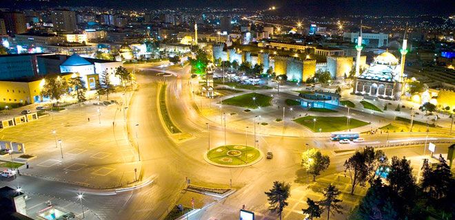 DÜNYA ŞEHRİNE YAKIŞAN MEYDAN