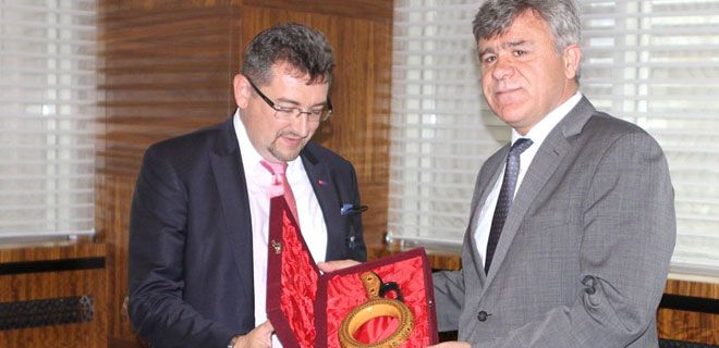 AB MÜSTEŞARI BÜYÜKŞEHİR`DE