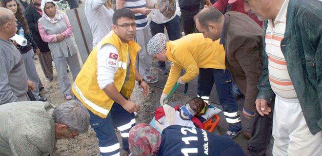 ÖĞRENCİ TAŞIYAN MİDİBÜS KAZA YAPTI: 15 YARALI 