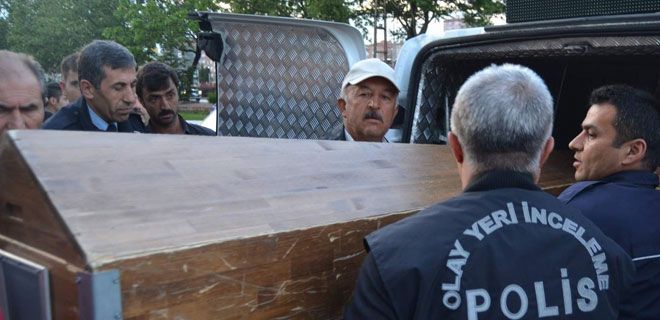 BABA VAHŞETİNİ TAVANDAN DAMLAYAN KAN ELE VERDİ