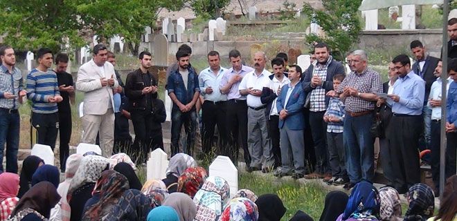 ŞEHİDİ FURKAN DOĞAN MEZARI BAŞINDA ANILDI