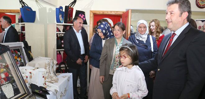 TALASLI KADINLARDAN YIL SONU SERGİSİ