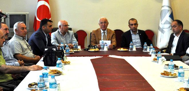 ÜYELERİN İHRACAT YAPMALARINA ÖNEM  VERİYORUZ