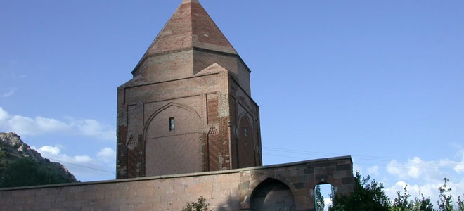 MELİKGAZİ TÜRBESİ