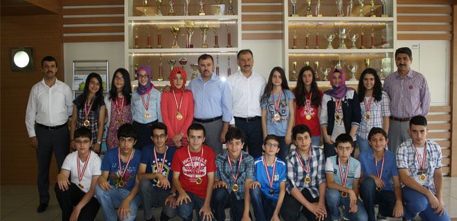 TEOG ŞAMPİYONLARINI ÖDÜLLENDİRDİ