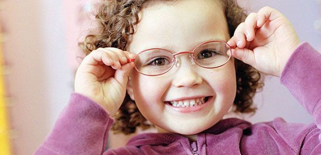 GÖZLÜK KULLANIM YAŞI DÜŞÜYOR