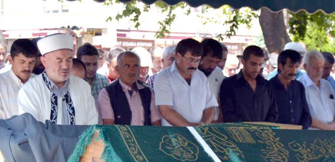 ÖLDÜRÜLEN ŞAHIS TOPRAĞA VERİLDİ