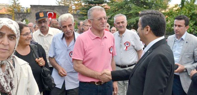 BARIŞ HAREKATINA KATILAN KAHRAMANLARLA İFTARDA BULUŞTU