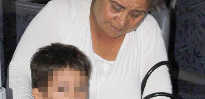 OĞLUNU HALK OTOBÜSÜNDE UNUTTU