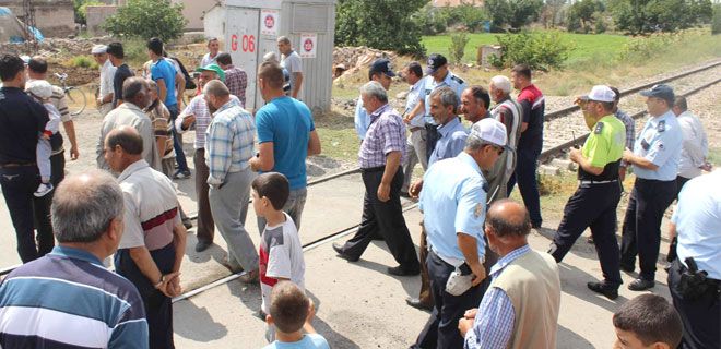 MAHALLE HALKINDAN YOL KAPATMA EYLEMİ