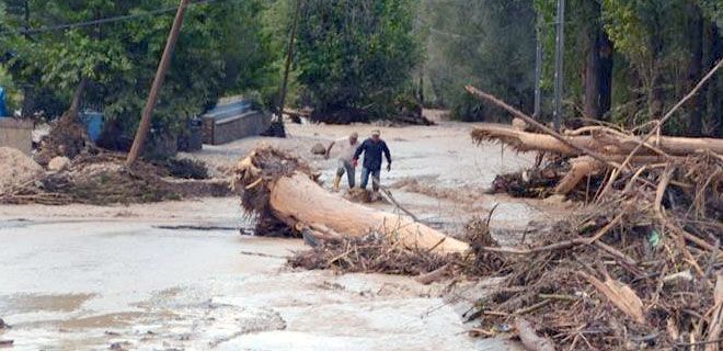 SELDE MAHSUR KALANLAR KEPÇELERLE KURTARILDI