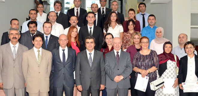 VALİ DÜZGÜN, AB EĞİTİMİ SERTİFİKALARINI DAĞITTI