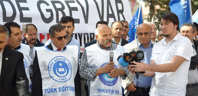 EĞİTİMCİLER GREVE GİTTİLER