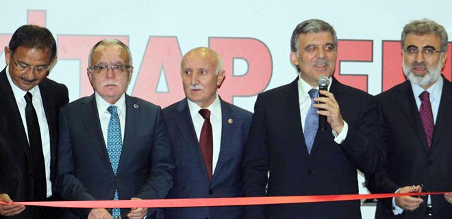 GÜL KİTAP FUARINI AÇTI  VE ENDİŞELİ KONUŞTU