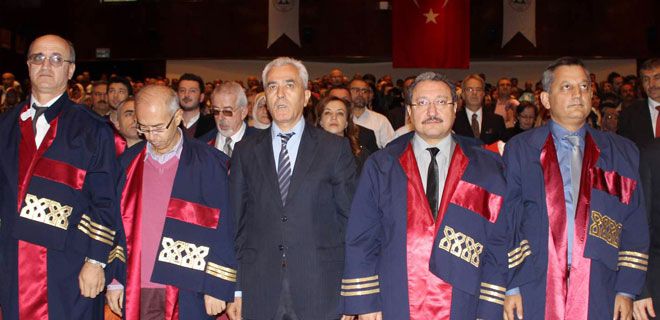 GELECEĞİN DOKTORLARI BEYAZ ÖNLÜKLERİNİ GİYDİ