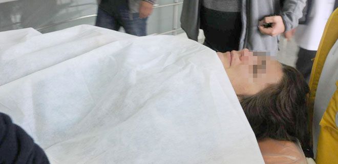 İRAN UYRUKLU KADIN AYAĞINDAN BIÇAKLANDI