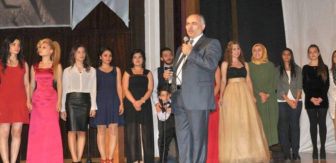 HEM TASARLADILAR, HEM DİKTİLER