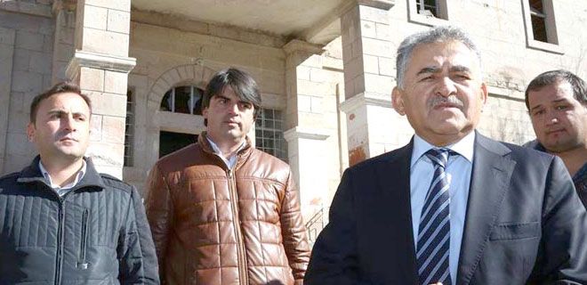 ASLINA UYGUN OLARAK ONARILIYOR