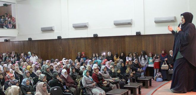 YAHYALI`DA EMİNE ŞENLİKOĞLU KONFERANS VERDİ