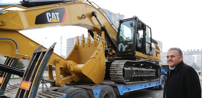 GELİŞEN İLÇEYE 37 TONLUK EKSKAVATÖR