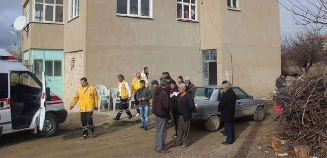 SOKAK KÖPEKLERİNİN SALDIRISINDAN ŞÜPHELENİLİYOR 