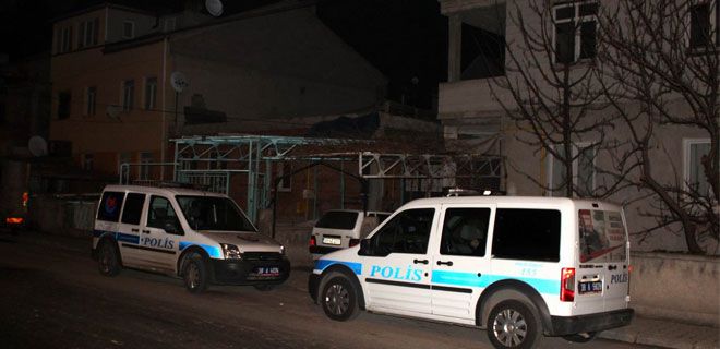 GECE YARISI EVİ KURŞUNLADILAR