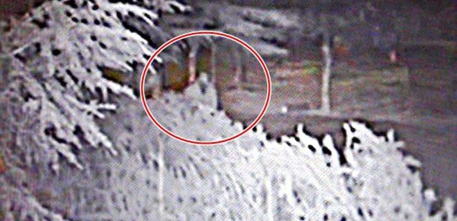 DEHŞET SAÇTI KAMERAYI GÖRÜNCE KAÇTI