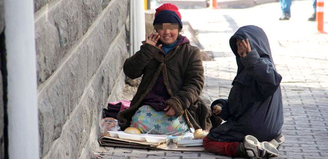 SURİYELİ ÇOCUKLARIN SICAK YEMEK SEVİNCİ