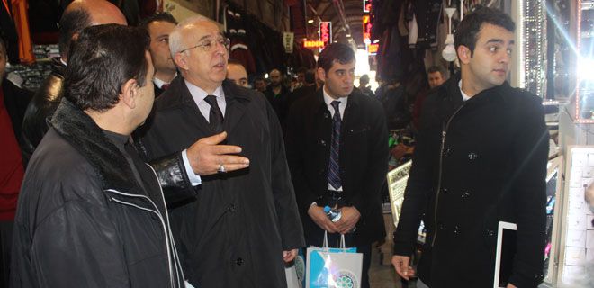 HİÇYILMAZ, KAPALI ÇARŞI`YI ZİYARET ETTİ 