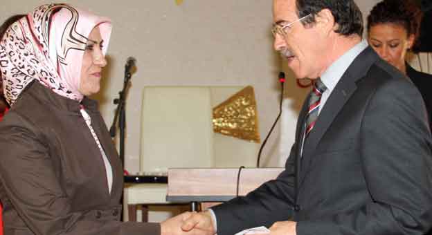 AK PARTİ KADIN KOLLARINDAN LÖSEMİLİLERE YARDIM