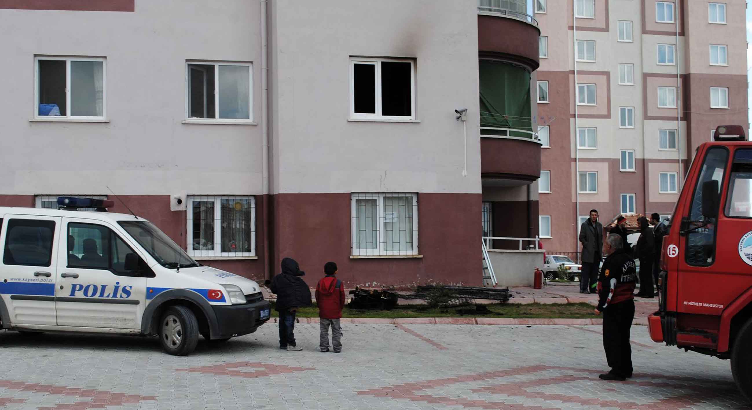 5 YAŞINDAKİ ÇOCUK EVİ ATEŞE VERDİ