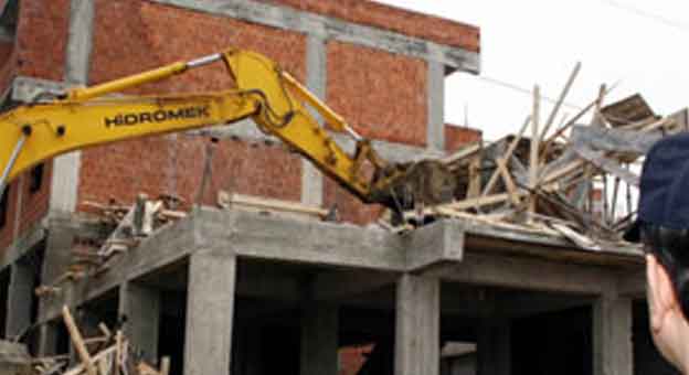 ÇÜRÜK, SALAŞ VE KAÇAK BİNALAR YIKILACAK.