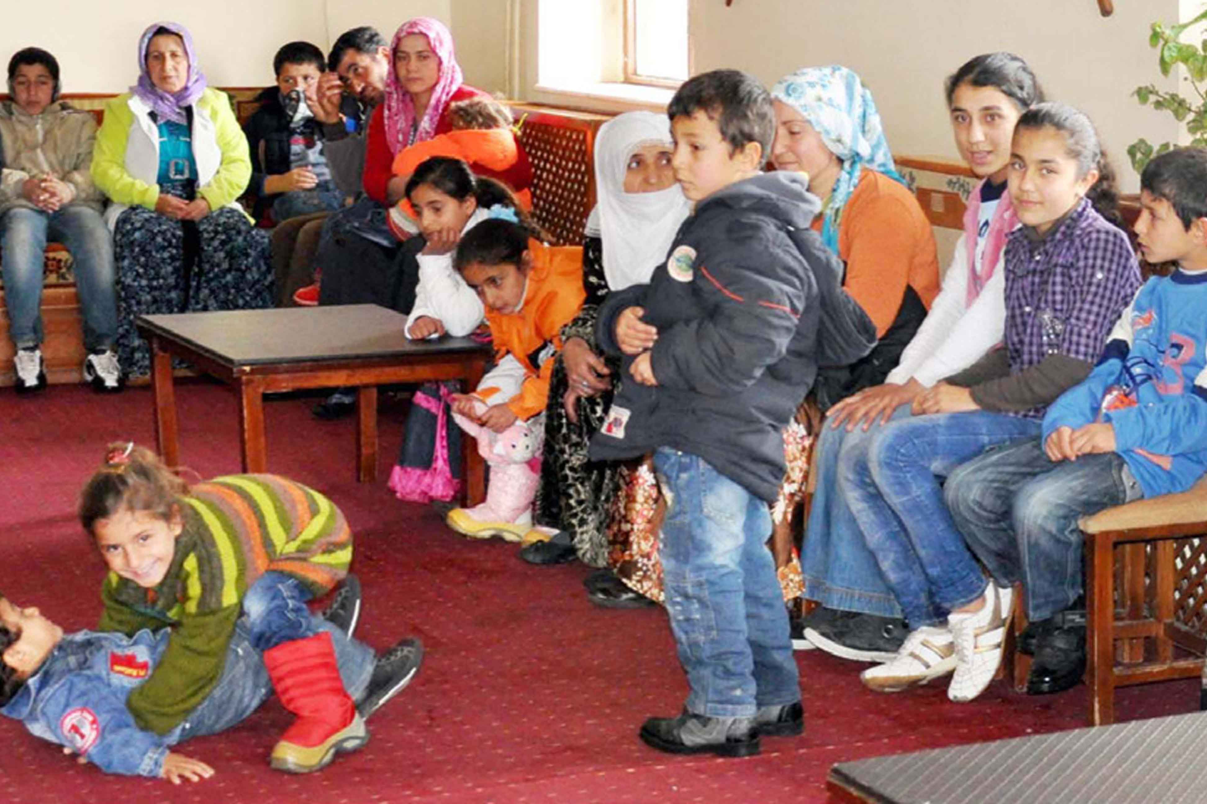 ERCİYES DEPREMZEDELERİ BAĞRINA BASTI