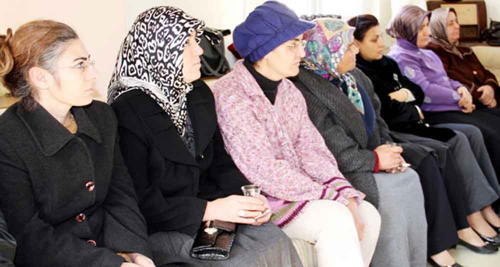 TALASLI KADINLARA ŞİDDET DERSİ VERİLDİ