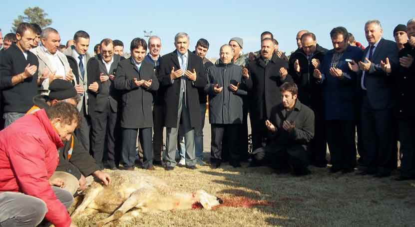 KARLA MÜCADELE ÖNCESİ KURBAN KESİLDİ