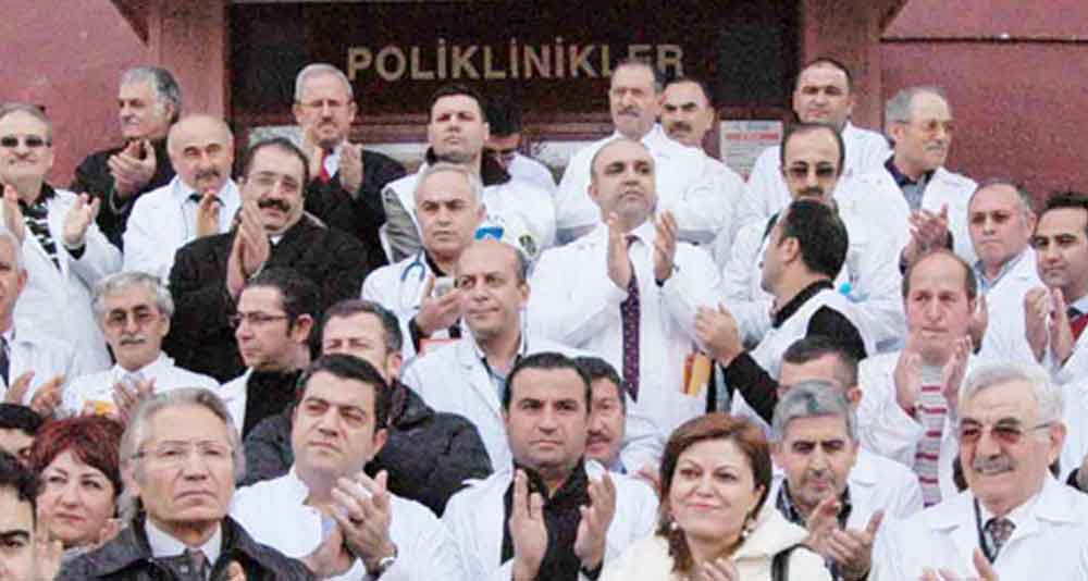 SAĞLIKÇILARDAN EYLEM