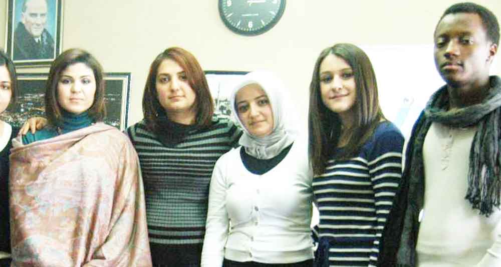 ÖĞRENCİLER DIŞARIDA KALDI