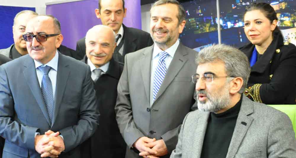 BAKAN SPİKERLİK YAPTI